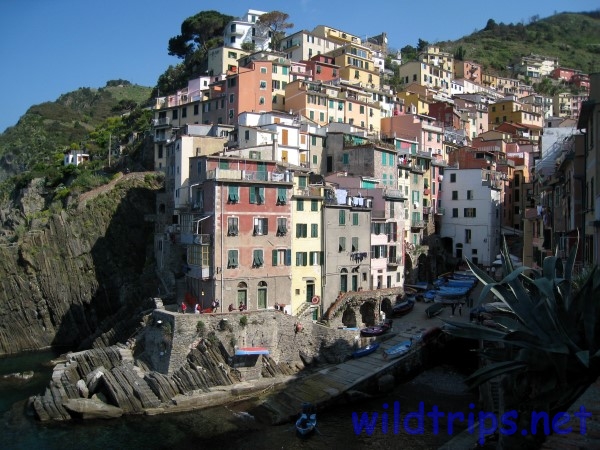 In barca a vela alle Cinque Terre