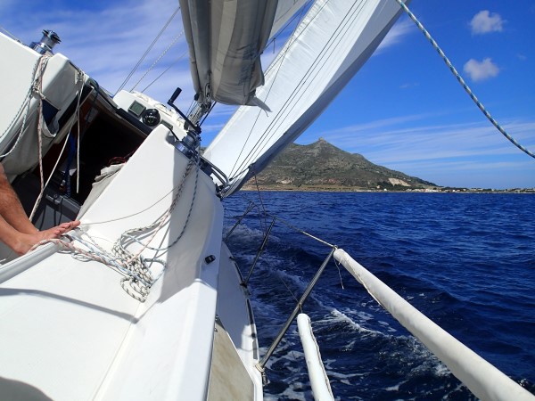 In barca a vela in Liguria